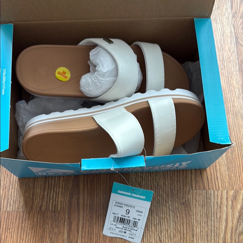 Reef White and Tan Sandals with Leather Straps